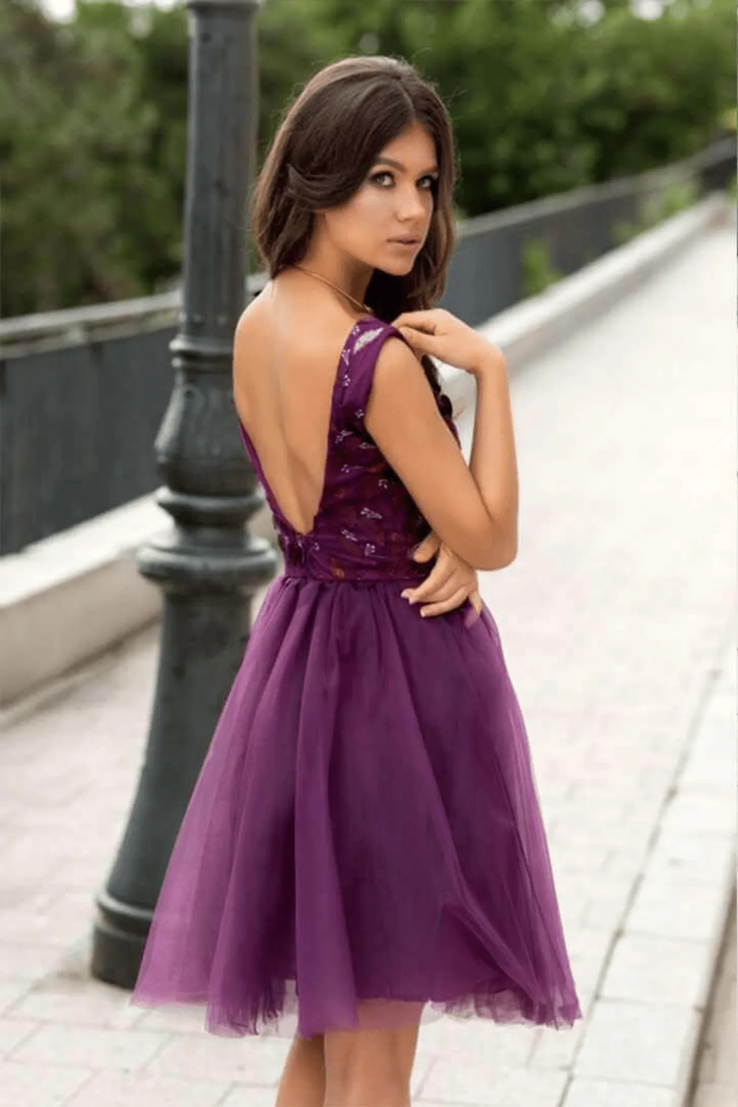 Abito corto viola Artista con schiena scoperta gonna ampia in tulle