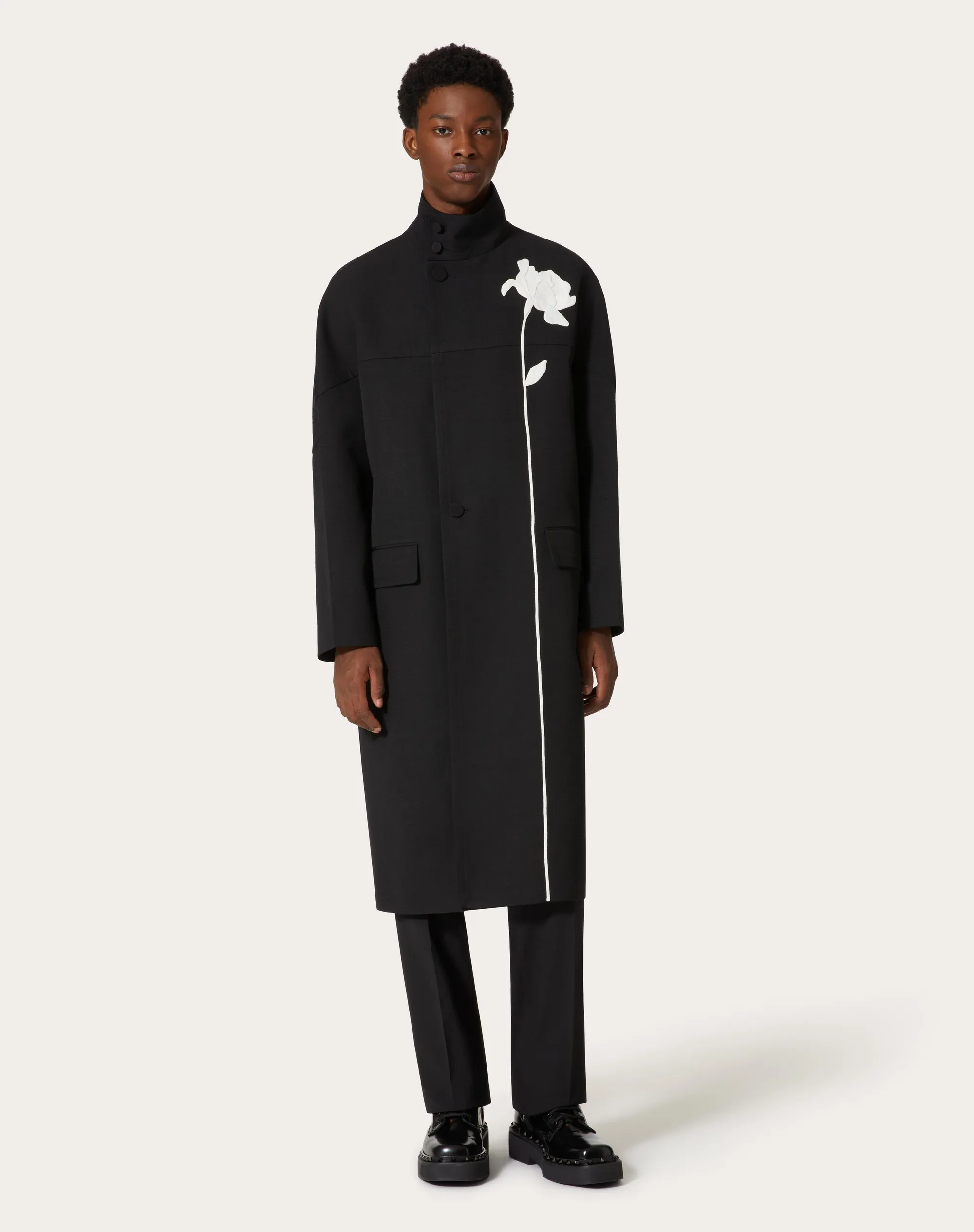 CABAN COLLO ALTO IN SHANTUNG DI SETA CON RICAMO FIORE